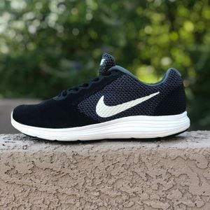 Nike Revolution 3 Shoes